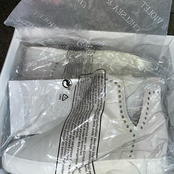 Chelsea & Violet Milo Suede & Leather Eyelet Wedge Sneakers LT Grey Size 8M - Picture 8 of 10